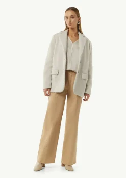 Satinierte Bluse mit V-Ausschnitt