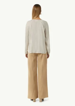 Satinierte Bluse mit V-Ausschnitt