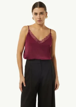 Satin-Top mit Spitze und verstellbaren Trägern