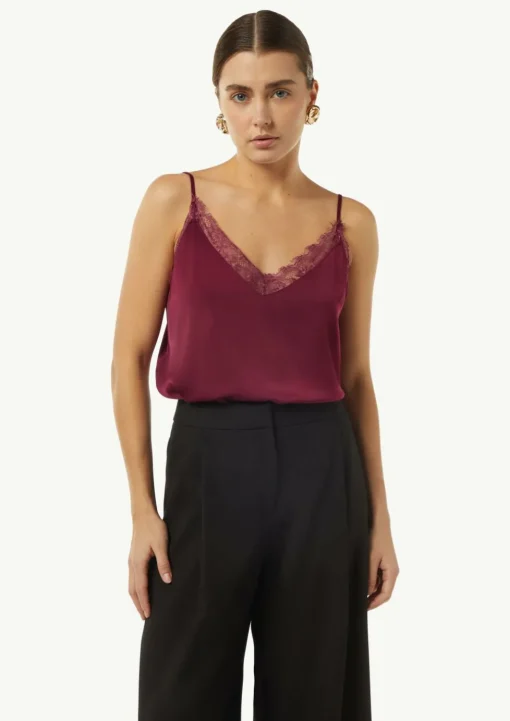 Satin-Top mit Spitze und verstellbaren Trägern