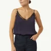 Satintop mit Spitzen-Details und verstellbaren Trägern