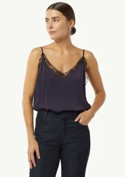 Satintop mit Spitzen-Details und verstellbaren Trägern