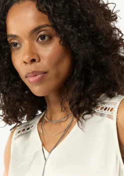 Satin-Top mit Spitzendetails
