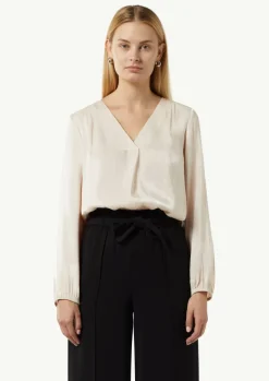 Schimmernde Bluse mit Faltendetails
