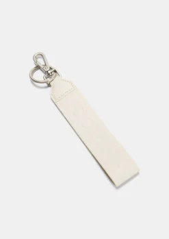 Schlüsselanhänger mit Logo-Schriftzug