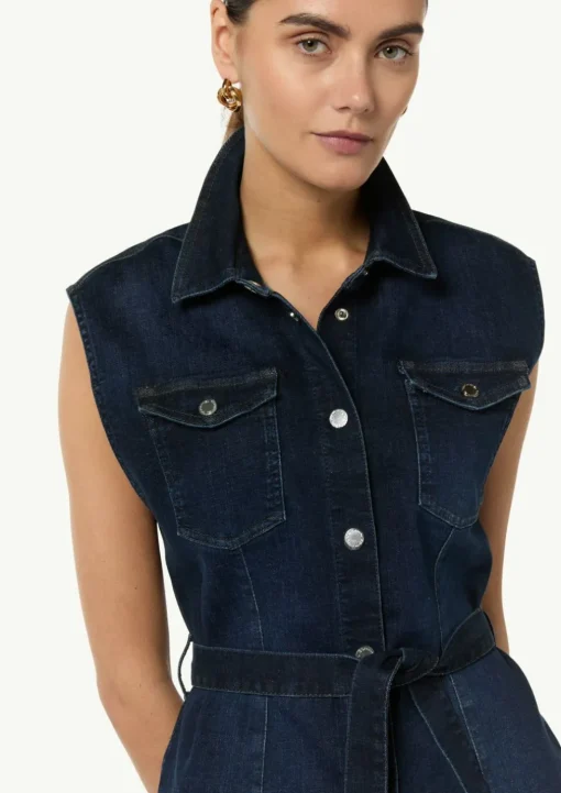 Schmal geschnittenes Jeanskleid mit Bindegürtel
