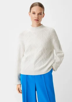 Softer Pullover mit Strickmuster