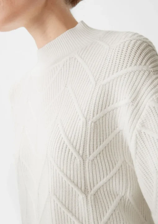 Softer Pullover mit Strickmuster