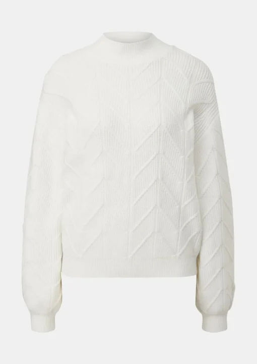 Softer Pullover mit Strickmuster
