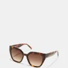 Sonnenbrille mit dunkler Tönung