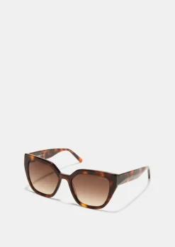 Sonnenbrille mit dunkler Tönung