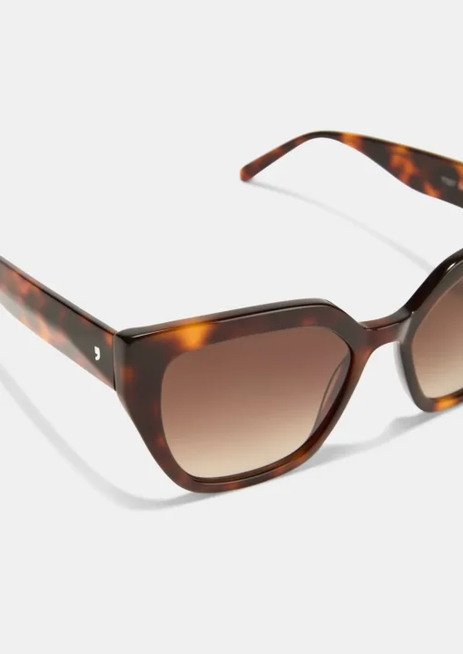 Sonnenbrille mit dunkler Tönung