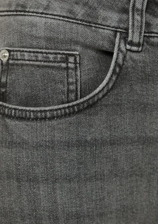 Straight-Leg-Jeans mit gefranstem Saum