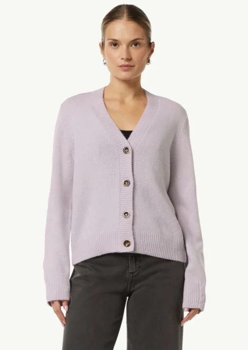 Strickjacke mit Zopf-Detail