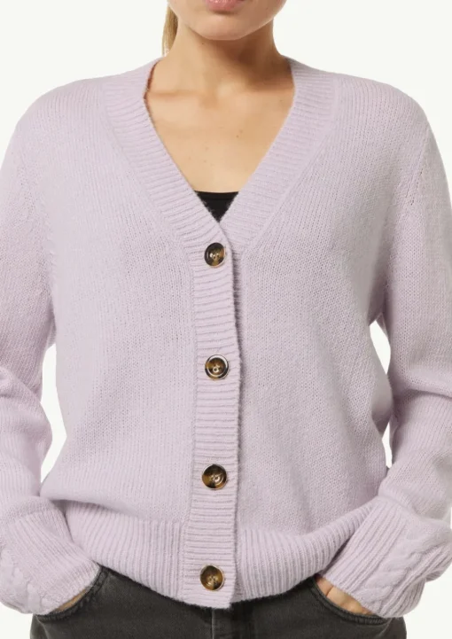 Strickjacke mit Zopf-Detail