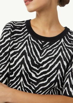 Strick-Kleid mit Zebra-Jaquard und Rippblende