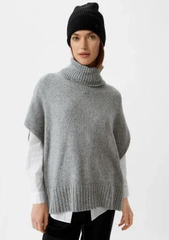 Strickponcho mit Rollkragen