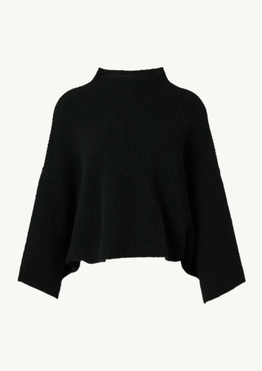 Strick-Poncho mit Stehkragen
