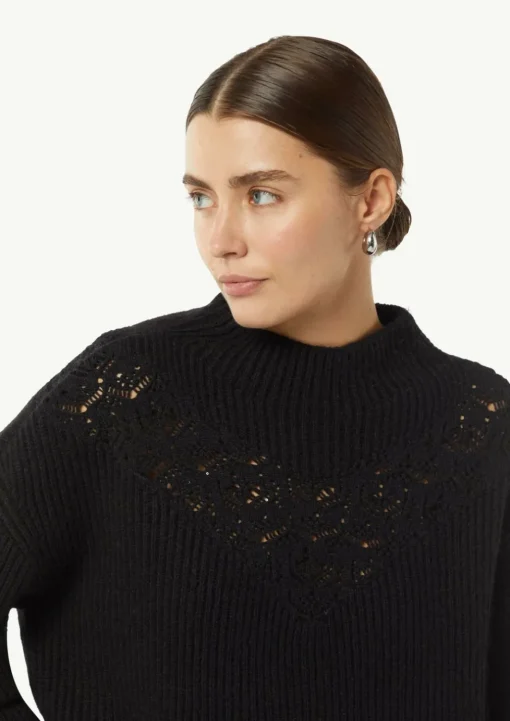 Strickpullover aus Alpakamix mit Schmuck-Detail