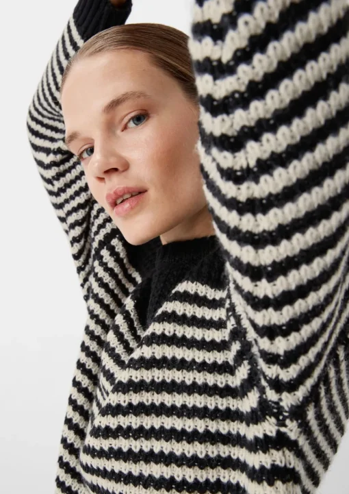 Strickpullover mit Logo-Applikation