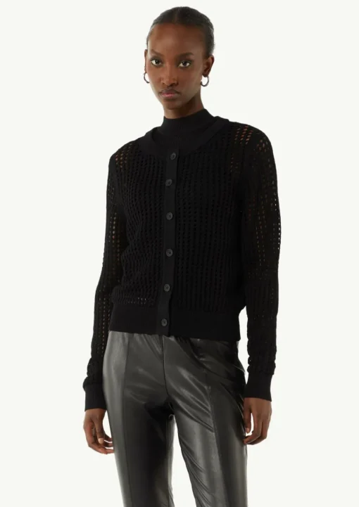 Transparente Strickjacke aus Ajourstrick