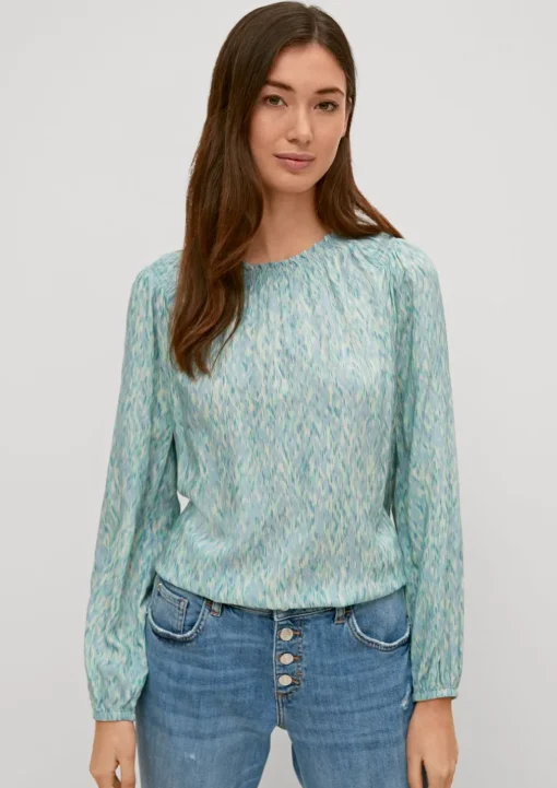 Viskosebluse mit Smok-Details